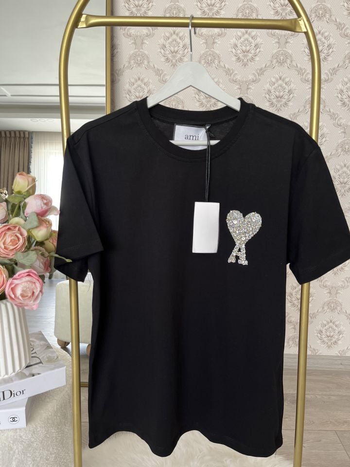 Kalp Detay Siyah Tshirt